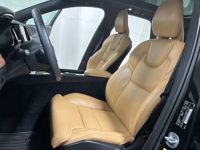 Used 2023 Volvo XC60 B6 Ultimate w/ Climate Package image 7