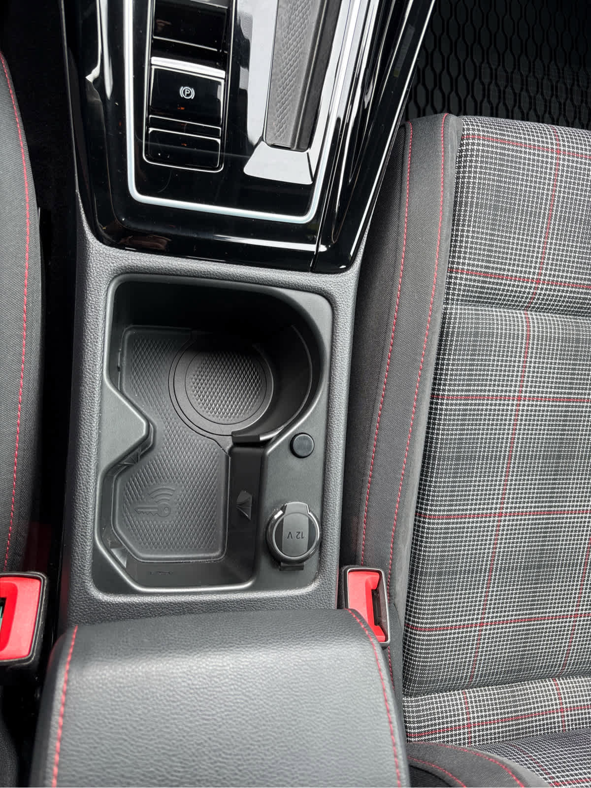 Certified 2023 Volkswagen GTI 40th Anniversary Edition image 32