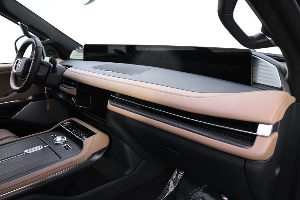 New 2026 Lincoln Navigator L Black Label AWD/4WD image 15