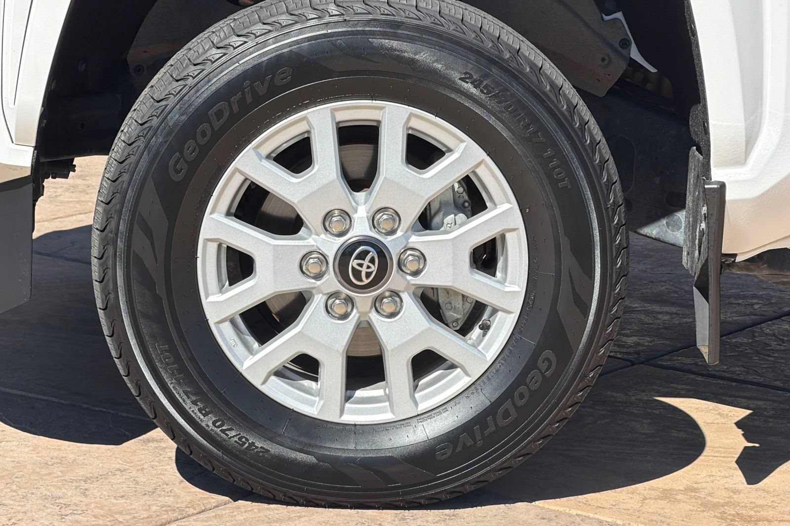 Certified 2024 Toyota Tacoma SR5 AWD/4WD image 33