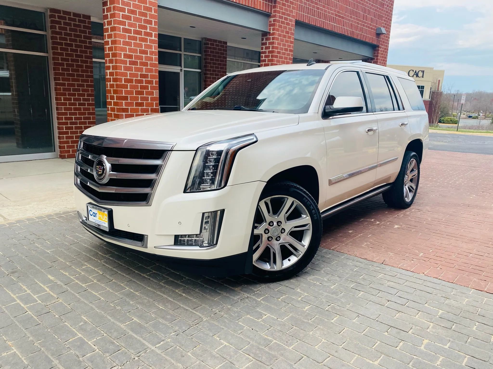 Used 2015 Cadillac Escalade Premium image 3
