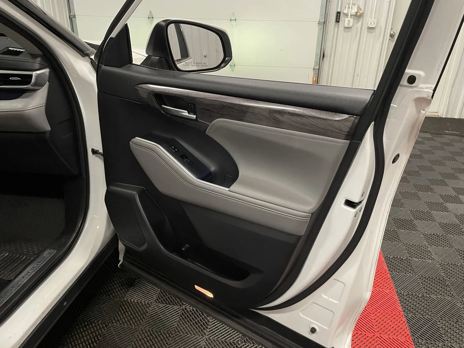 Used 2020 Toyota Highlander Limited image 46