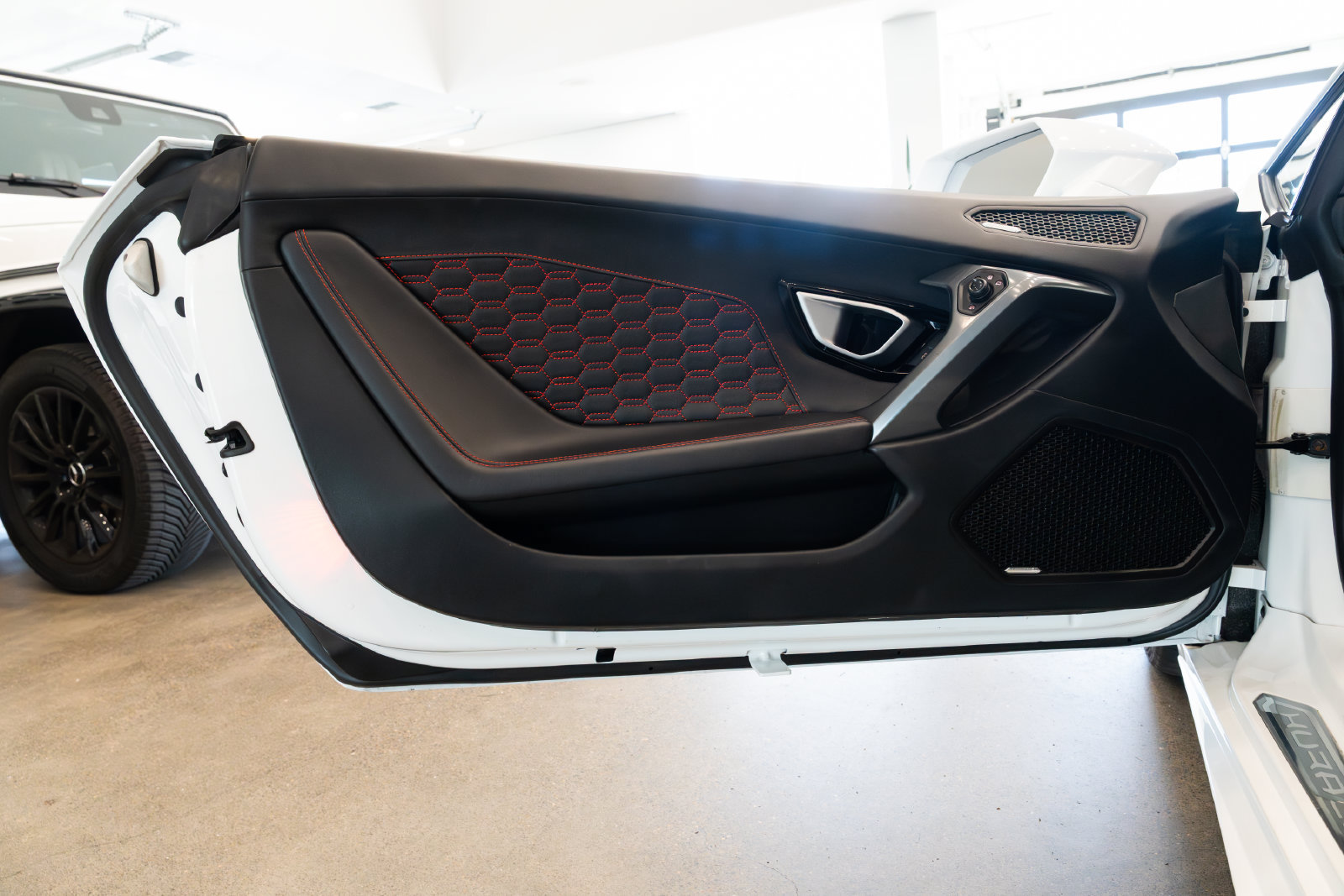 Used 2017 Lamborghini Huracan LP 580-2 RWD image 17