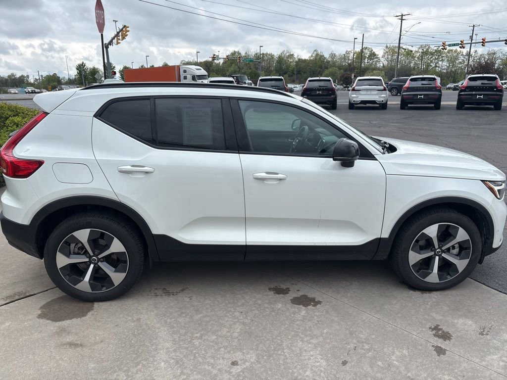 Certified 2026 Volvo XC40 B5 Plus AWD/4WD image 6