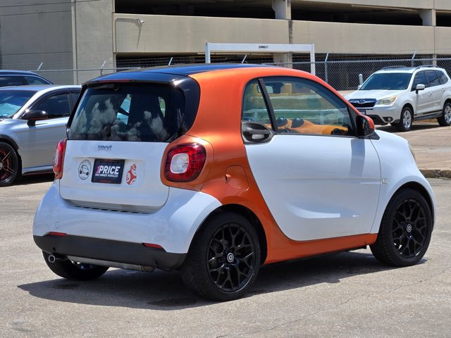 Used 2016 smart fortwo passion RWD image 5