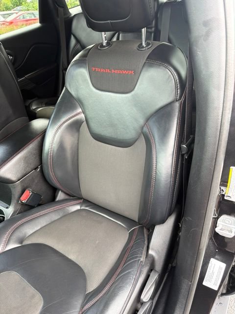 Used 2016 Jeep Cherokee Trailhawk AWD/4WD image 11