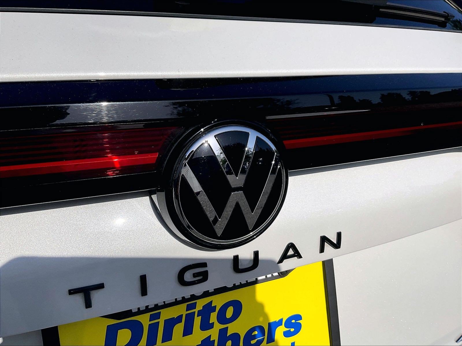 Certified 2025 Volkswagen Tiguan SE R-Line AWD/4WD image 31