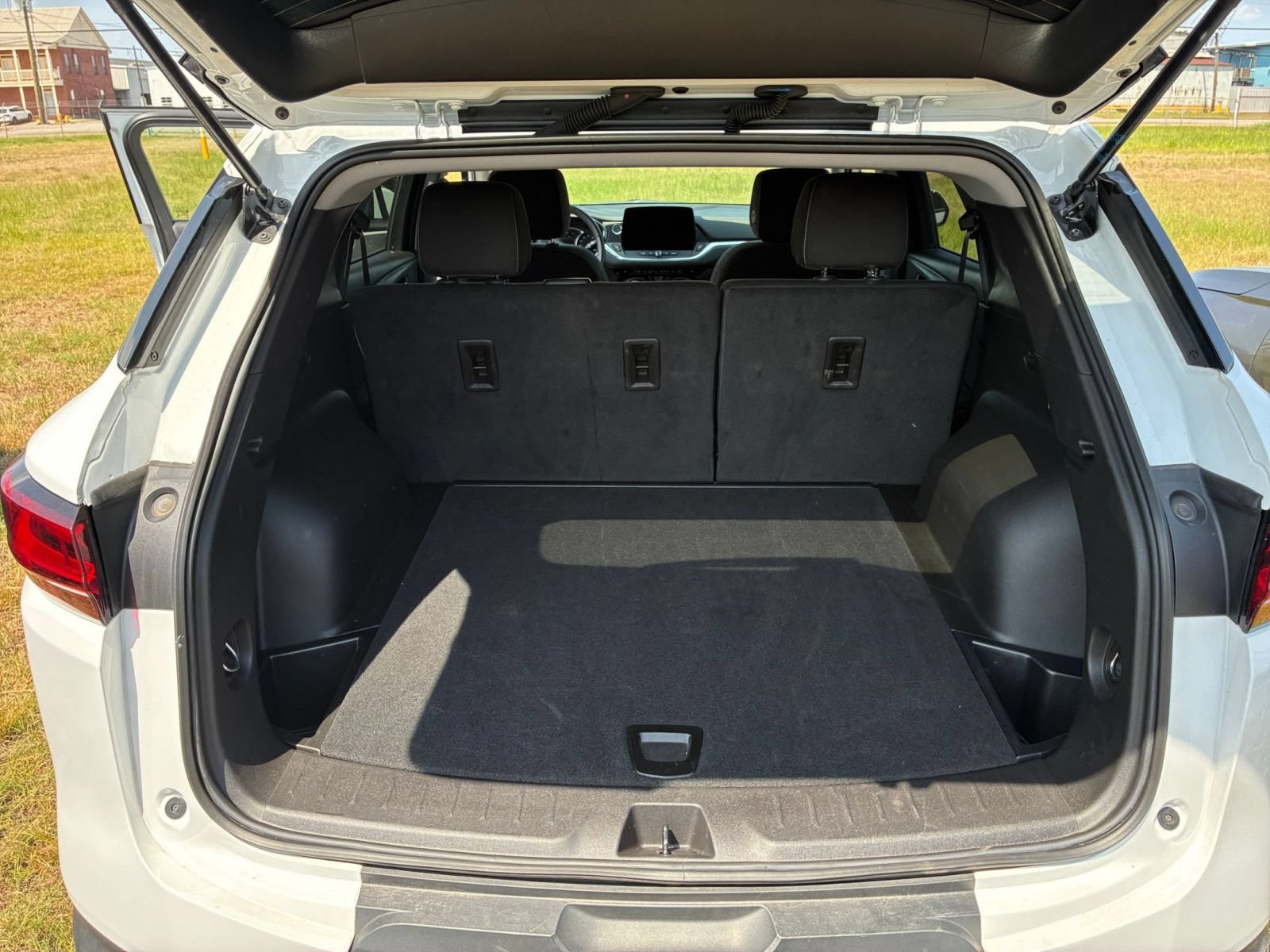 Used 2025 Chevrolet Blazer LT FWD image 29