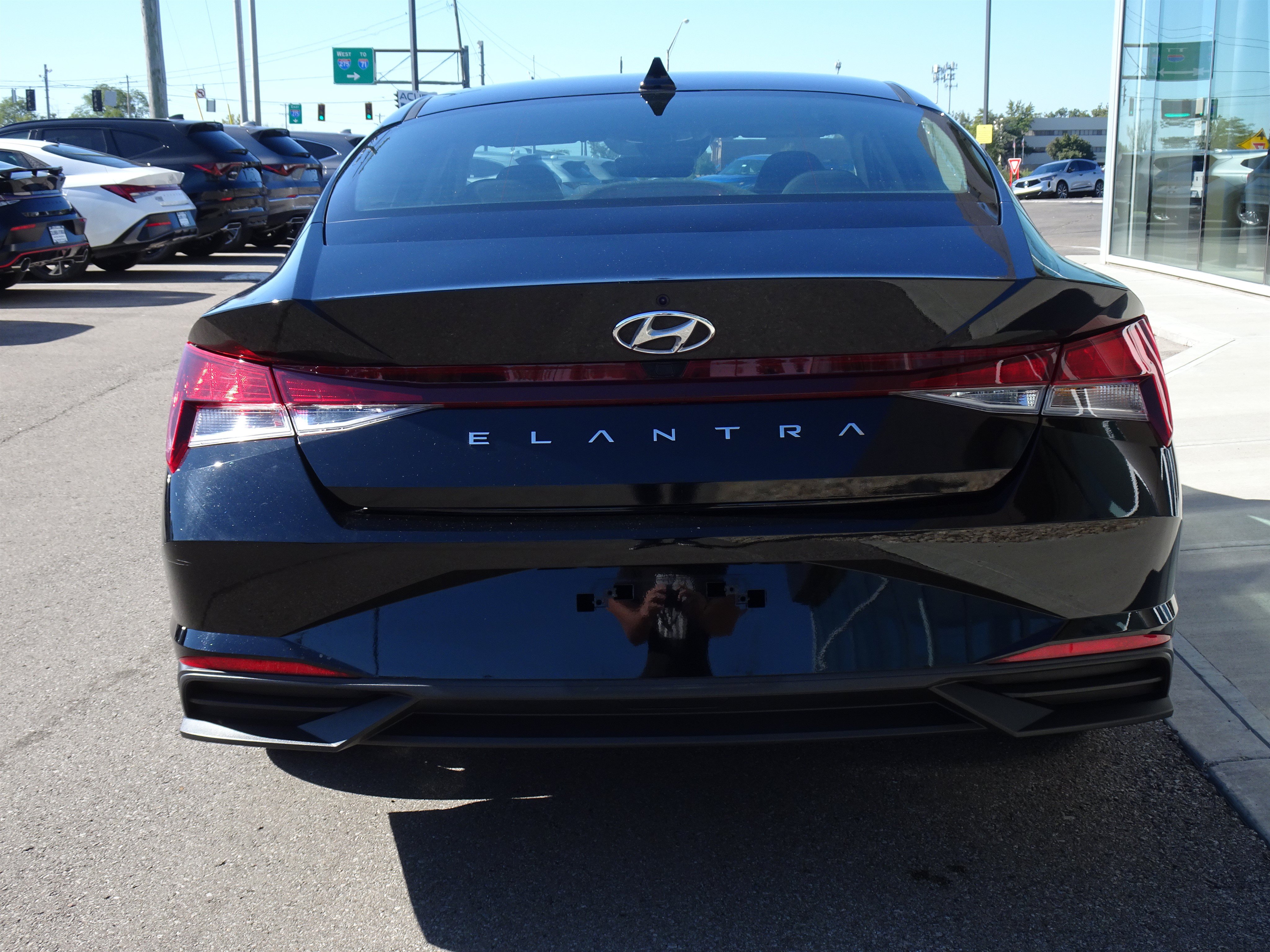 Used 2023 Hyundai Elantra SEL w/ Cargo Package FWD image 4