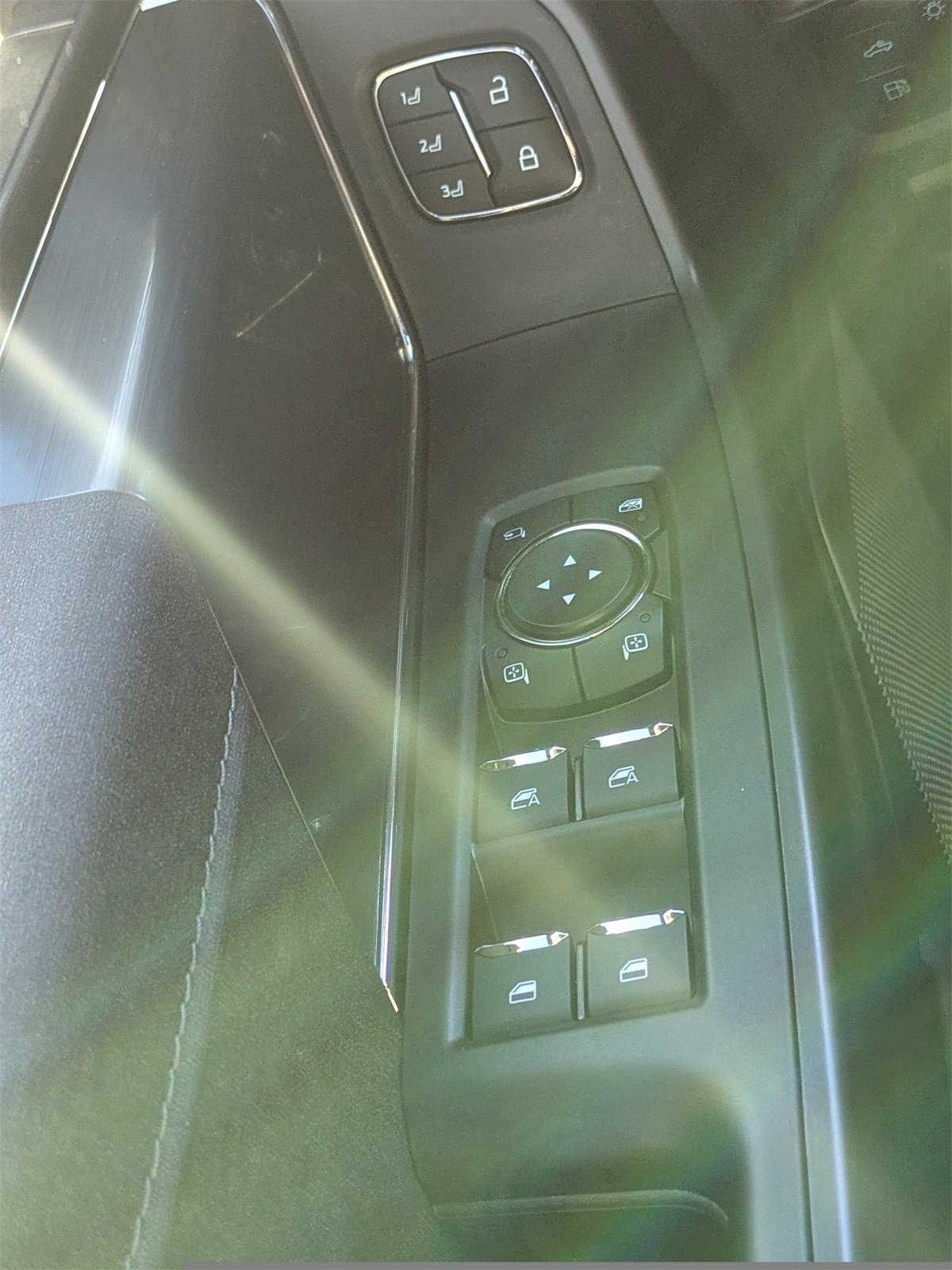 New 2025 Ford F150 Lariat w/ Equipment Group 501A Mid image 28