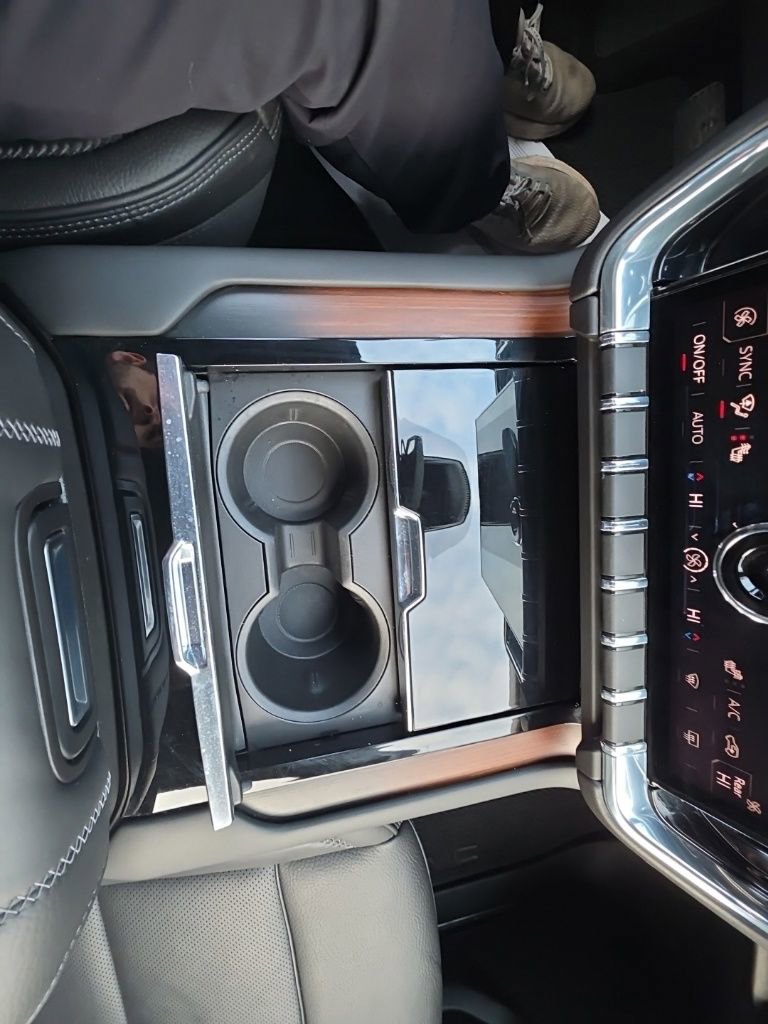 Used 2025 GMC Yukon Denali image 27