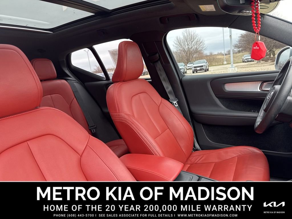 Used 2020 Volvo XC40 T5 Momentum image 37