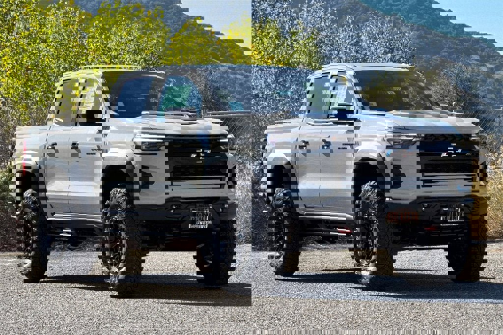 New 2026 Chevrolet Colorado ZR2 w/ ZR2 Bison Edition image 2