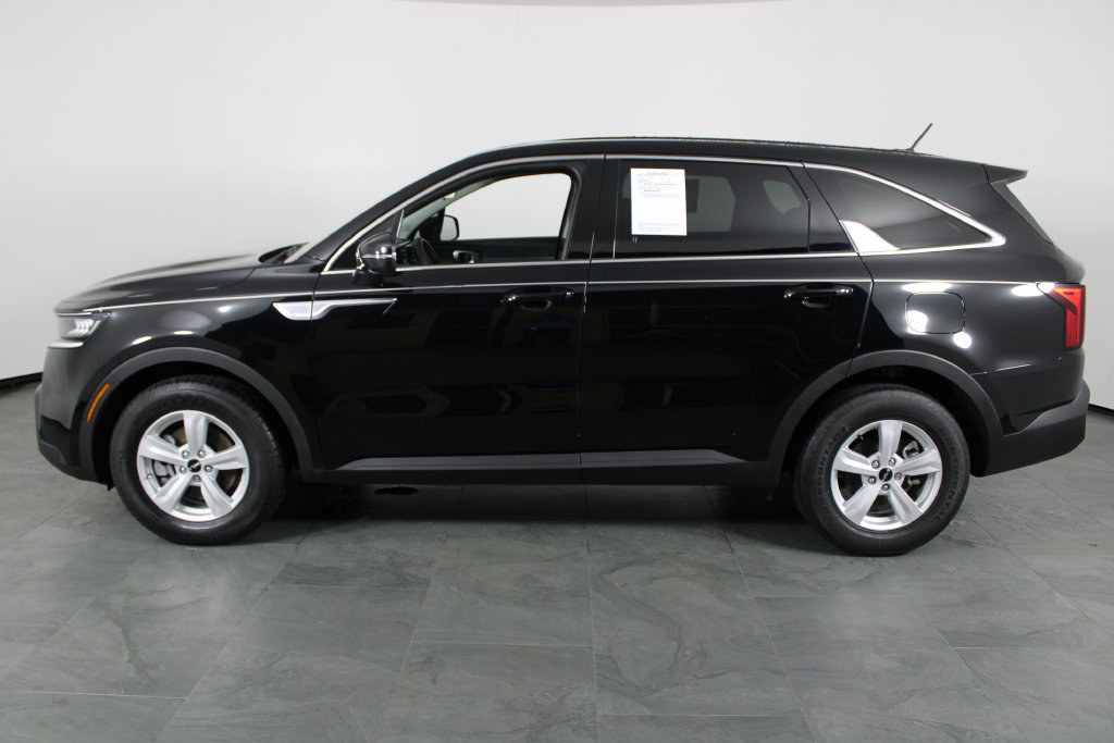 Used 2022 Kia Sorento LX FWD image 14
