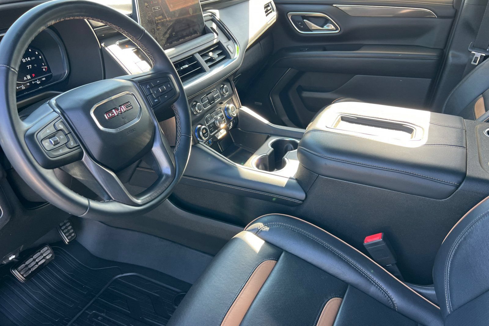 Used 2023 GMC Yukon AT4 w/ AT4 Premium Package AWD/4WD image 11