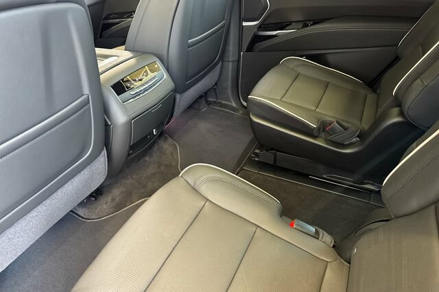 New 2026 Cadillac Escalade Sport AWD/4WD image 12