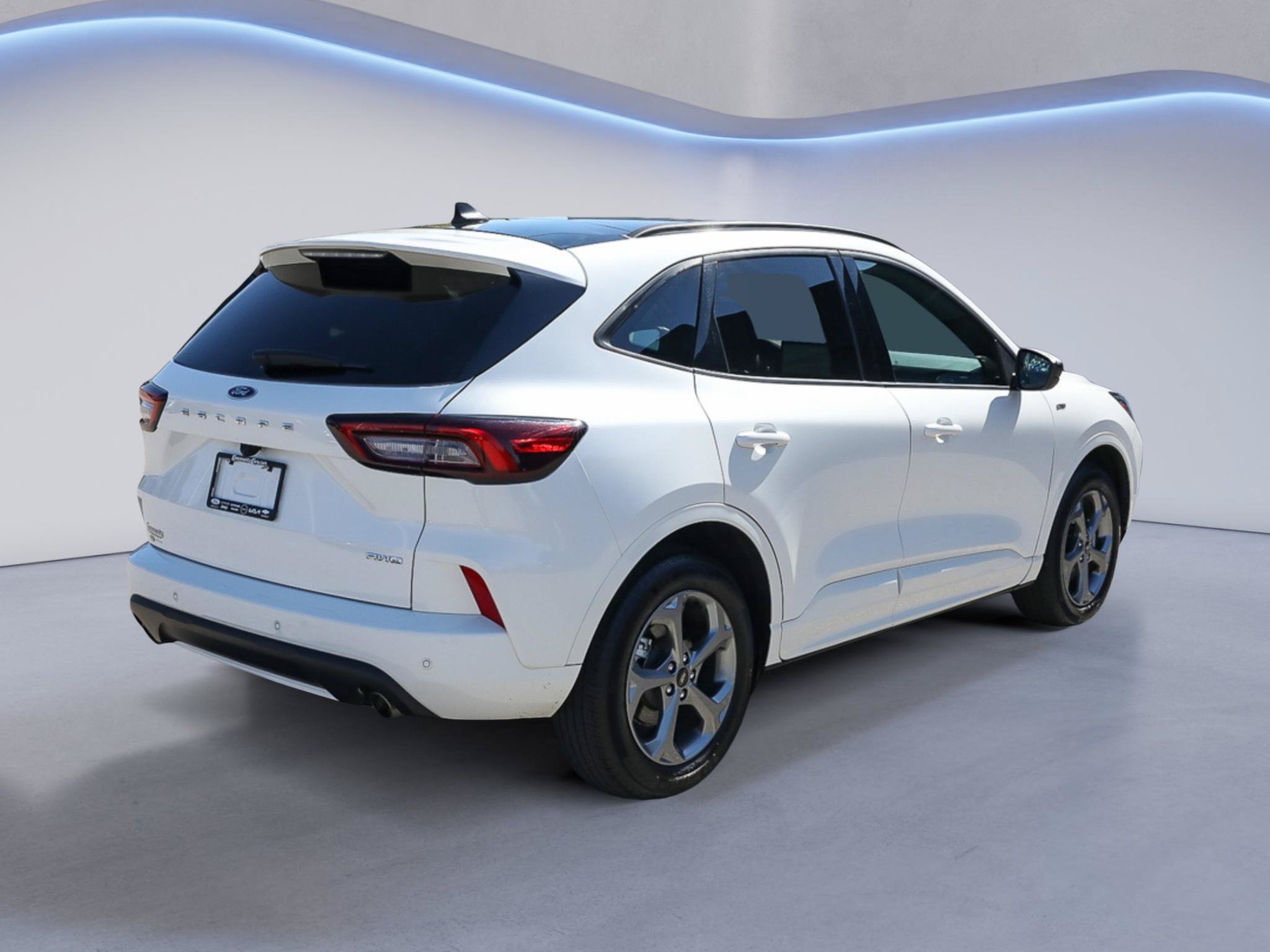 Used 2024 Ford Escape ST-Line w/ Tech Pack #1 AWD/4WD image 8