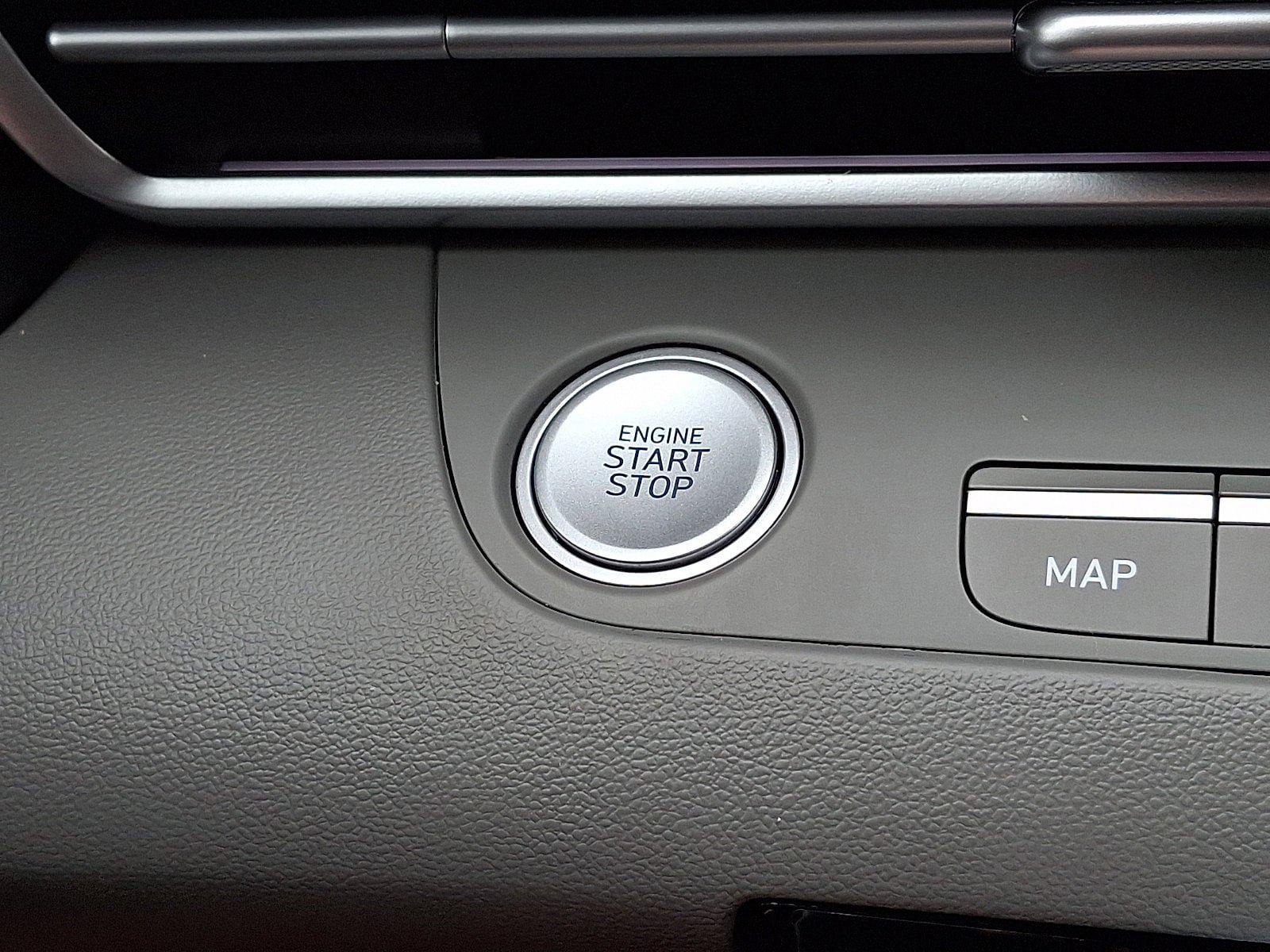 Used 2024 Hyundai Elantra Blue image 23