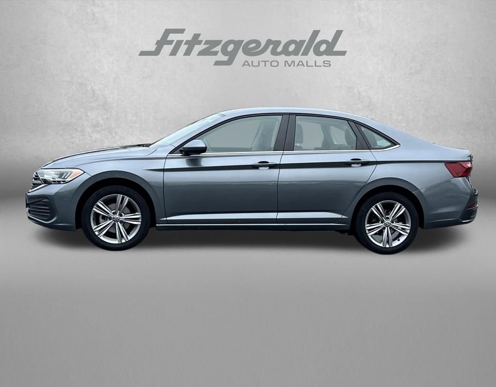 Used 2024 Volkswagen Jetta SE image 4