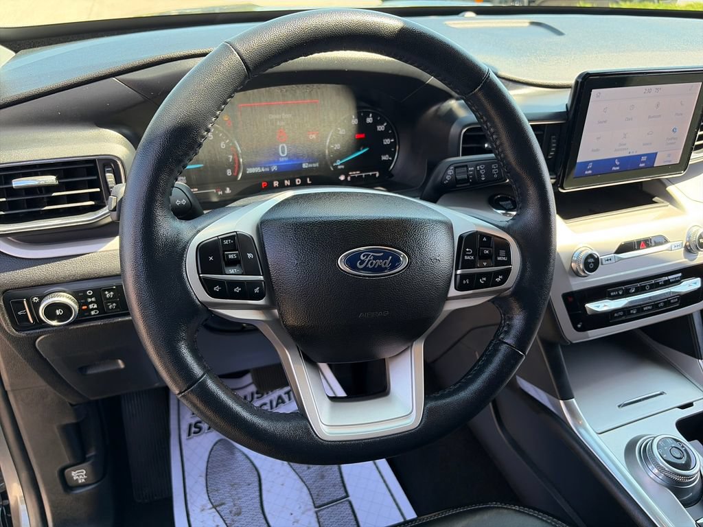 Used 2023 Ford Explorer XLT w/ Equipment Group 202A AWD/4WD image 18