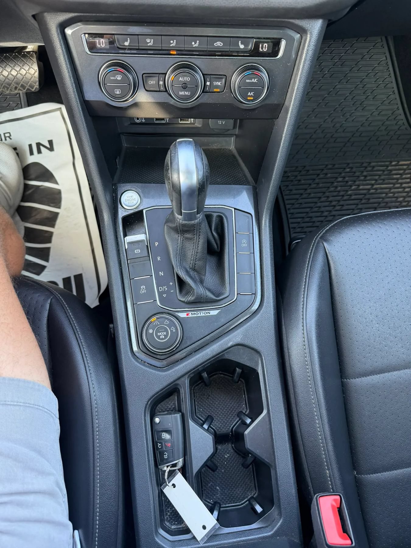 Used 2018 Volkswagen Tiguan SE w/ Panoramic Sunroof Package AWD/4WD image 17