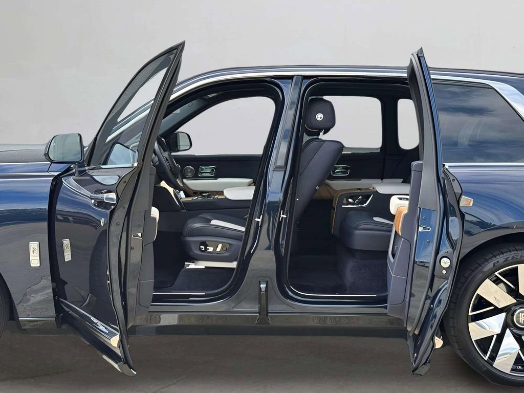New 2025 Rolls-Royce Cullinan image 25