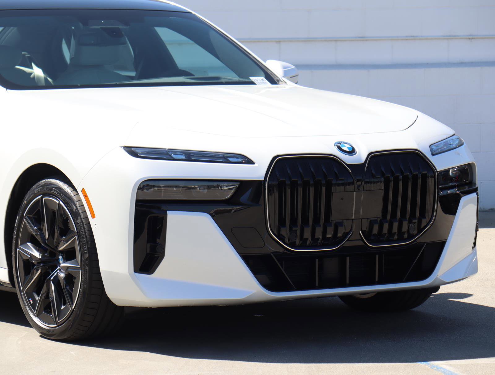 New 2026 BMW 750e xDrive w/ Executive Package image 2