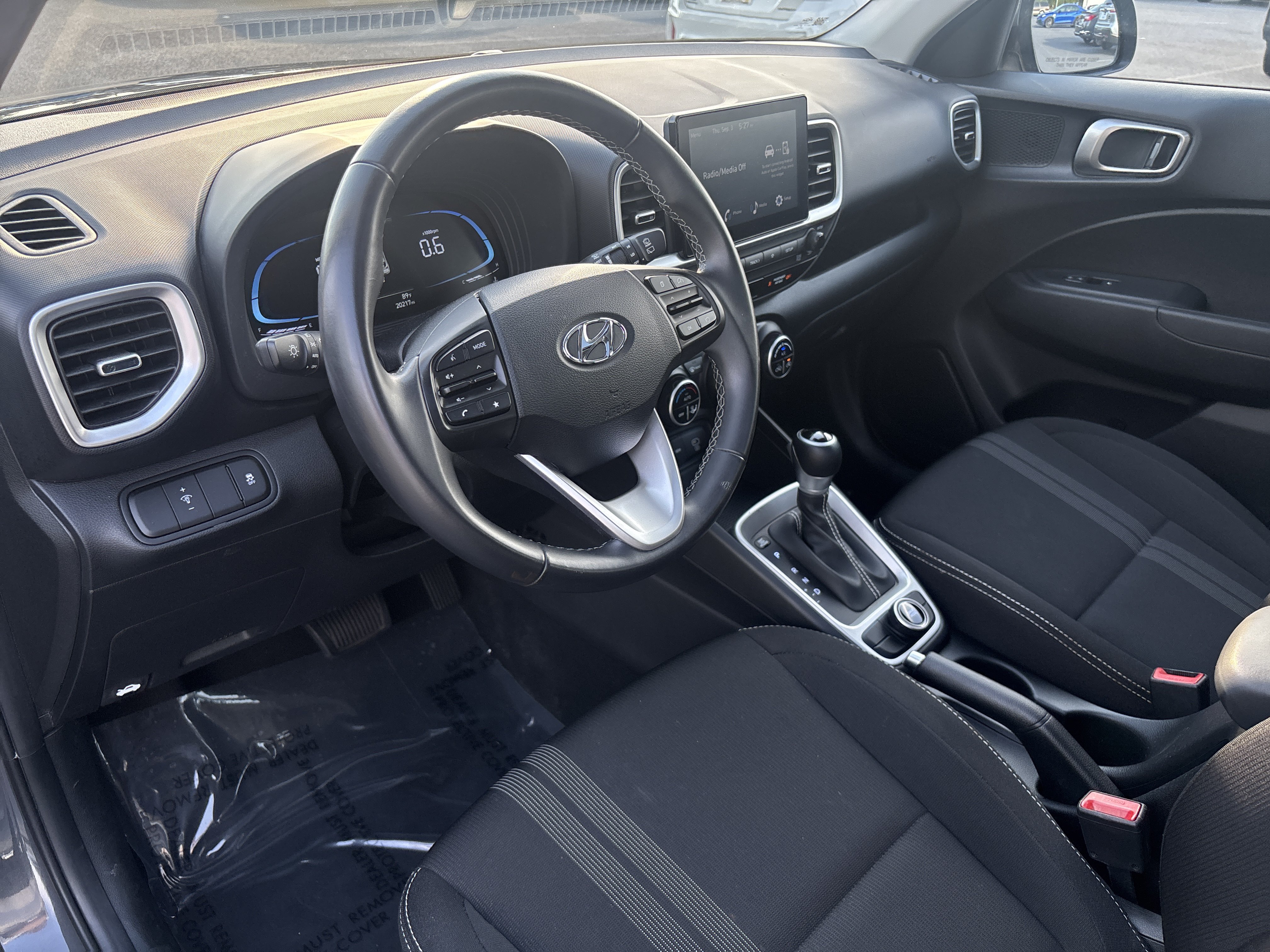 Used 2025 Hyundai Venue SEL FWD image 29