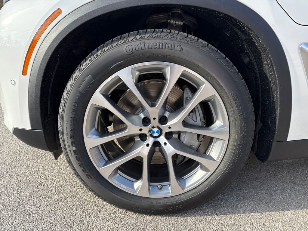 New 2026 BMW X5 xDrive50e w/ Climate Comfort Package image 9