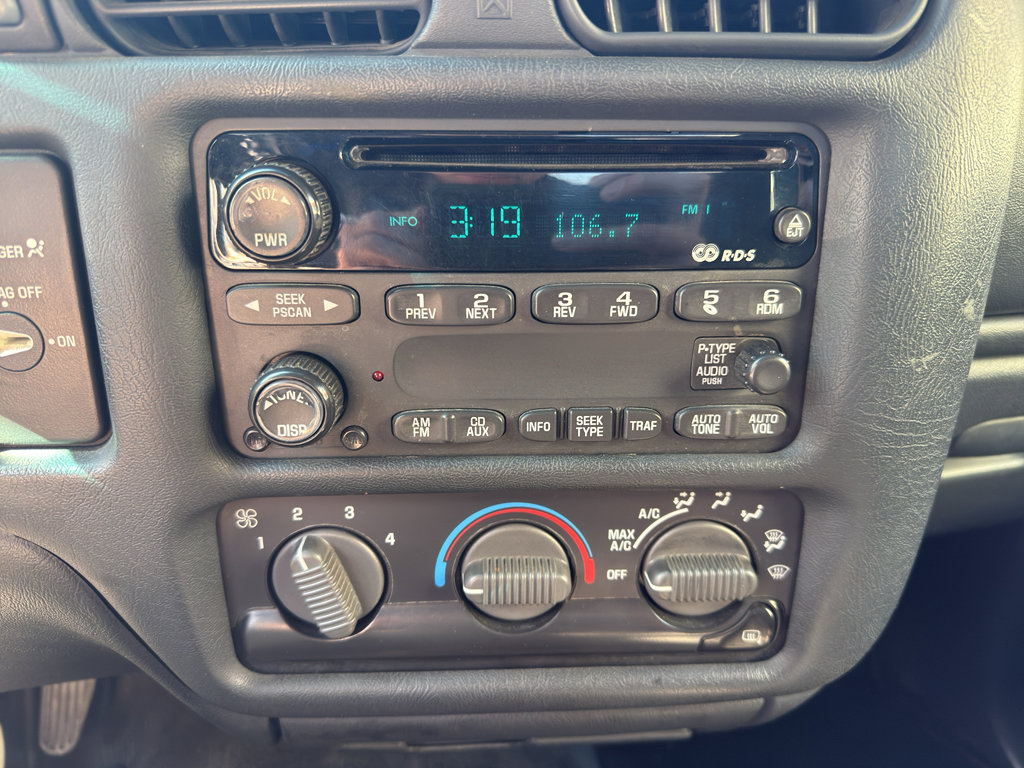 Used 2002 Chevrolet S10 Pickup LS w/ LS Preferred Equipment Group AWD/4WD image 20