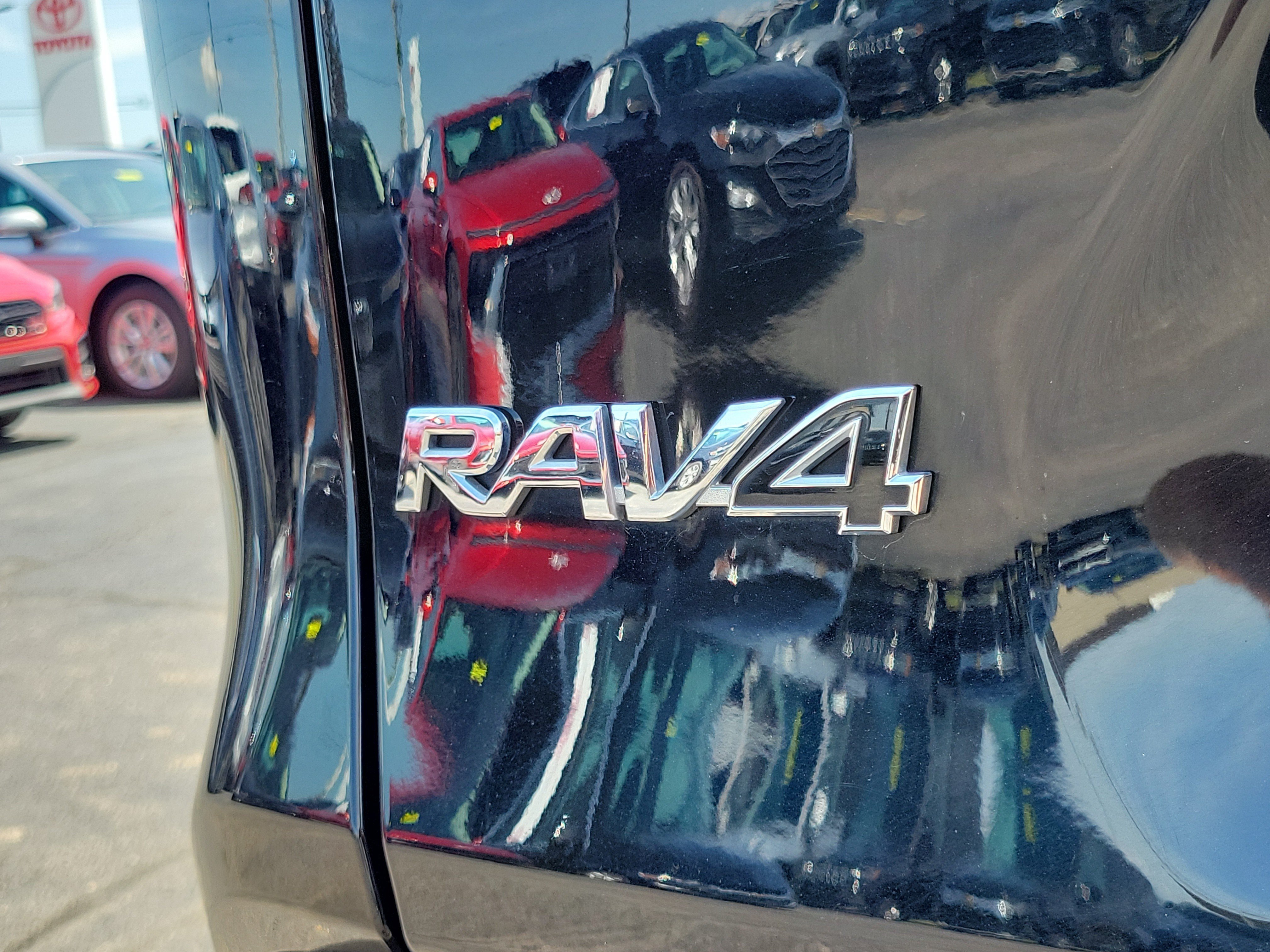 Used 2024 Toyota RAV4 XLE AWD/4WD image 6