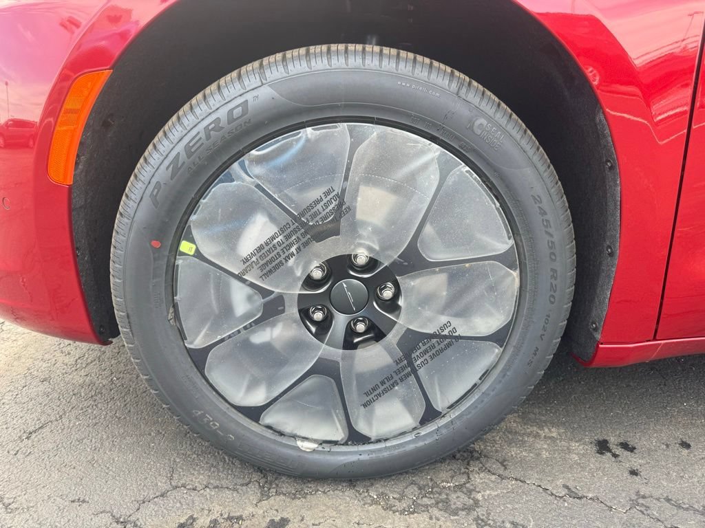 New 2027 Chrysler Pacifica Limited AWD/4WD image 10