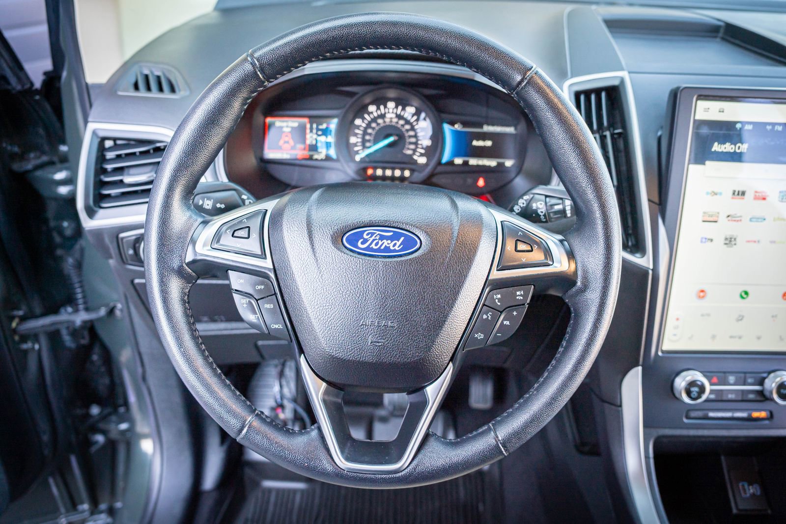 Used 2023 Ford Edge SEL AWD/4WD image 13