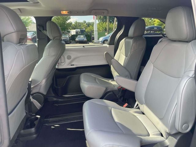 Certified 2025 Toyota Sienna XLE FWD image 13
