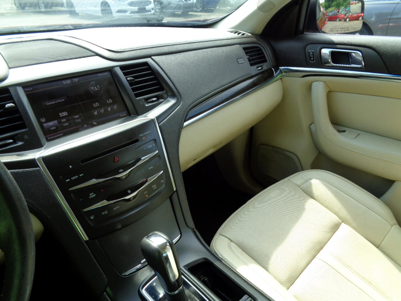 Used 2014 Lincoln MKS image 25