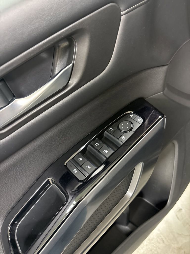 Used 2023 Nissan Pathfinder SL w/ Cargo Package AWD/4WD image 16