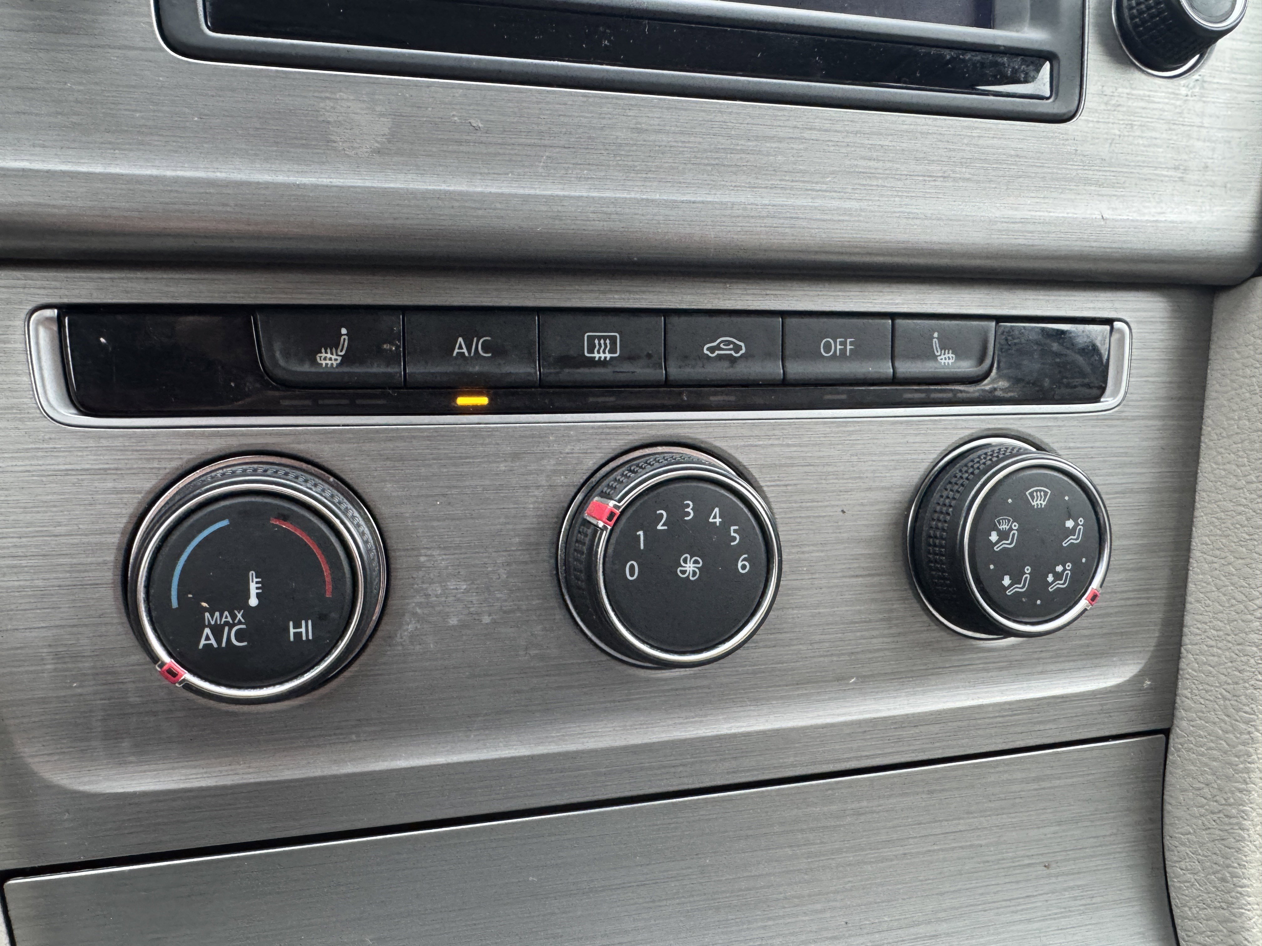 Used 2016 Volkswagen Golf Limited Edition image 27