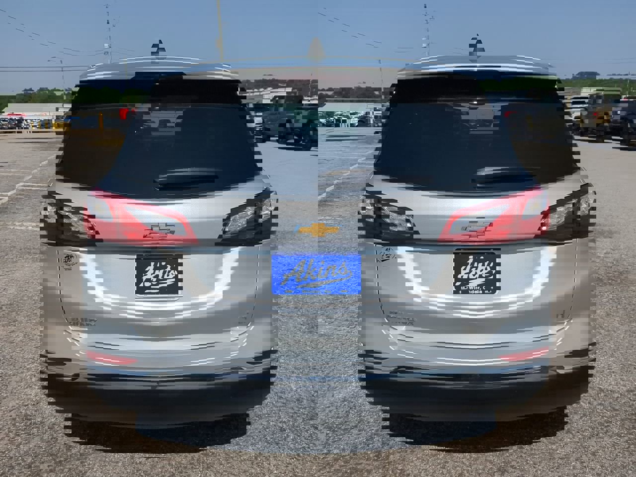 Used 2018 Chevrolet Equinox LT w/ LPO, Cargo Package FWD image 4