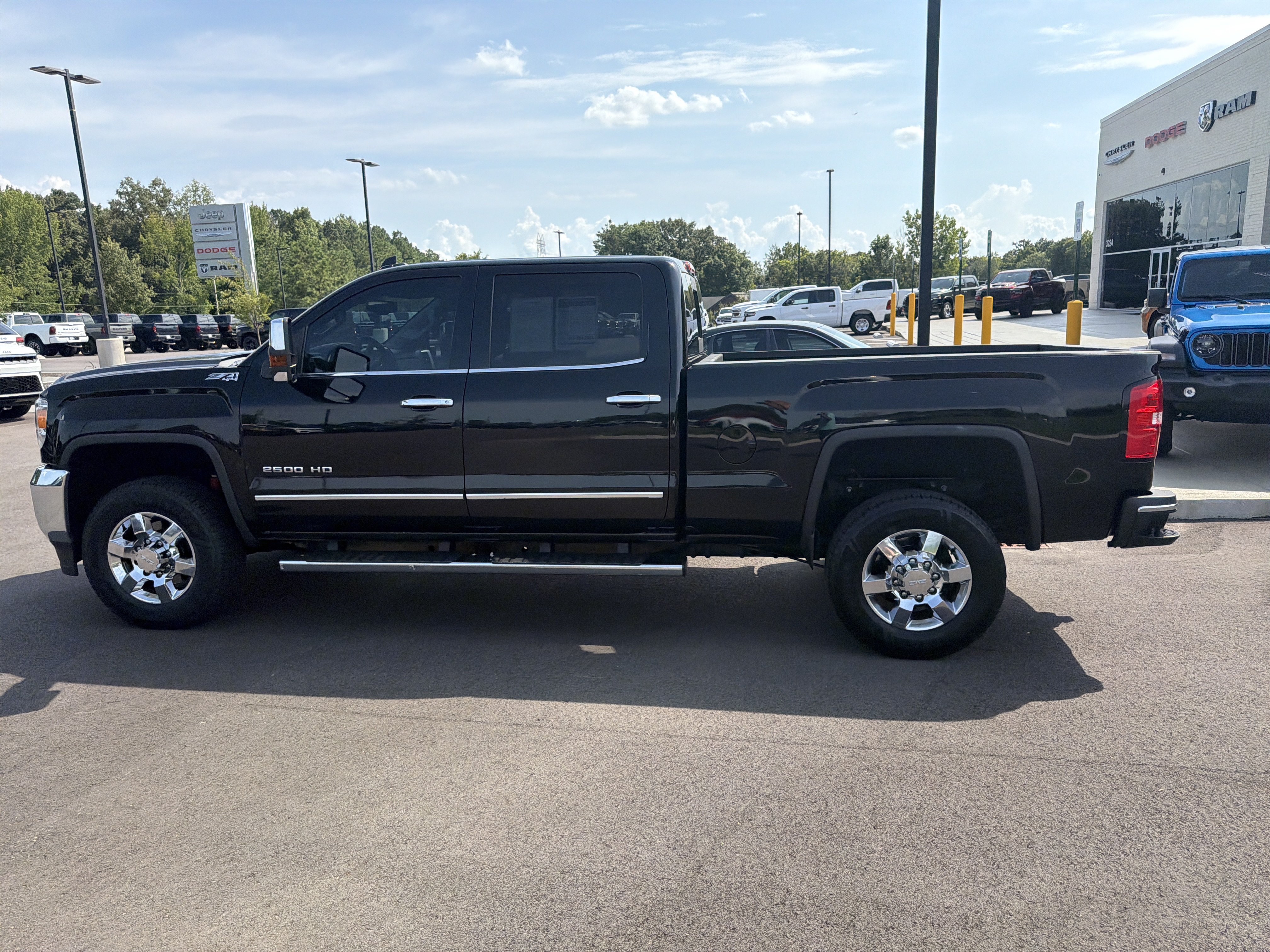 Used 2019 GMC Sierra 2500 SLT AWD/4WD image 19