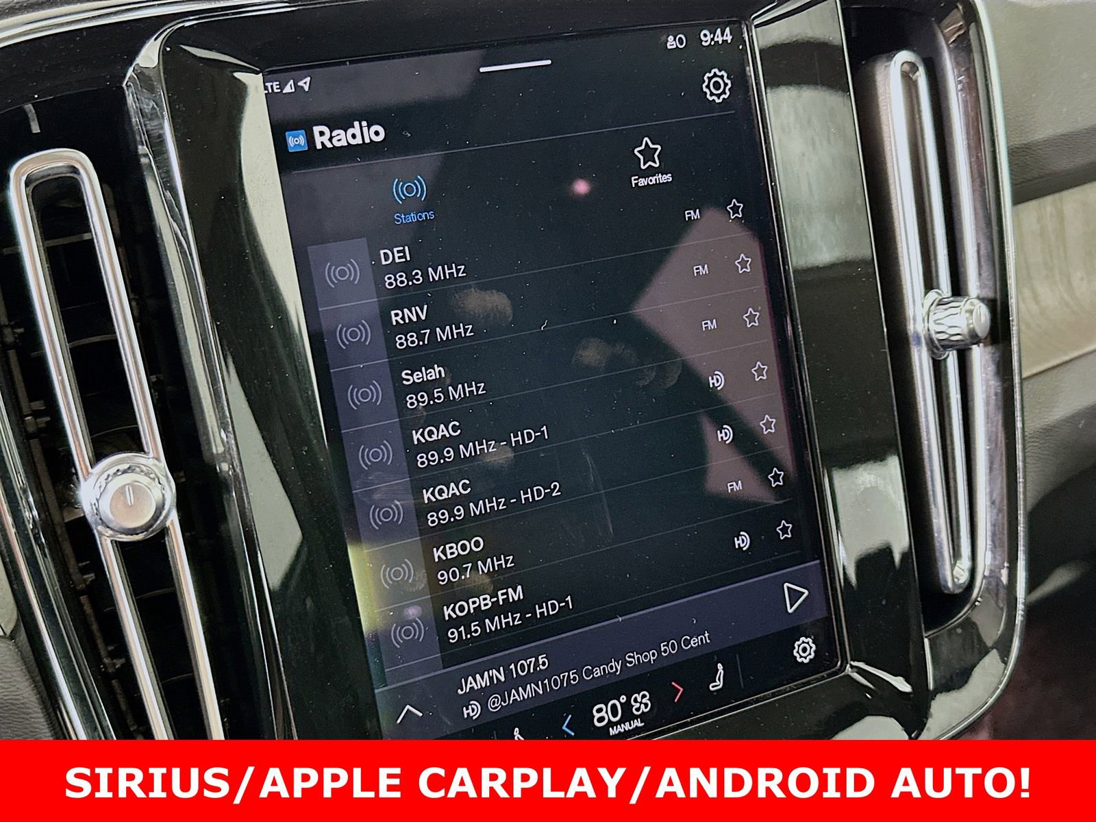 Used 2025 Volvo XC40 B5 Plus image 18