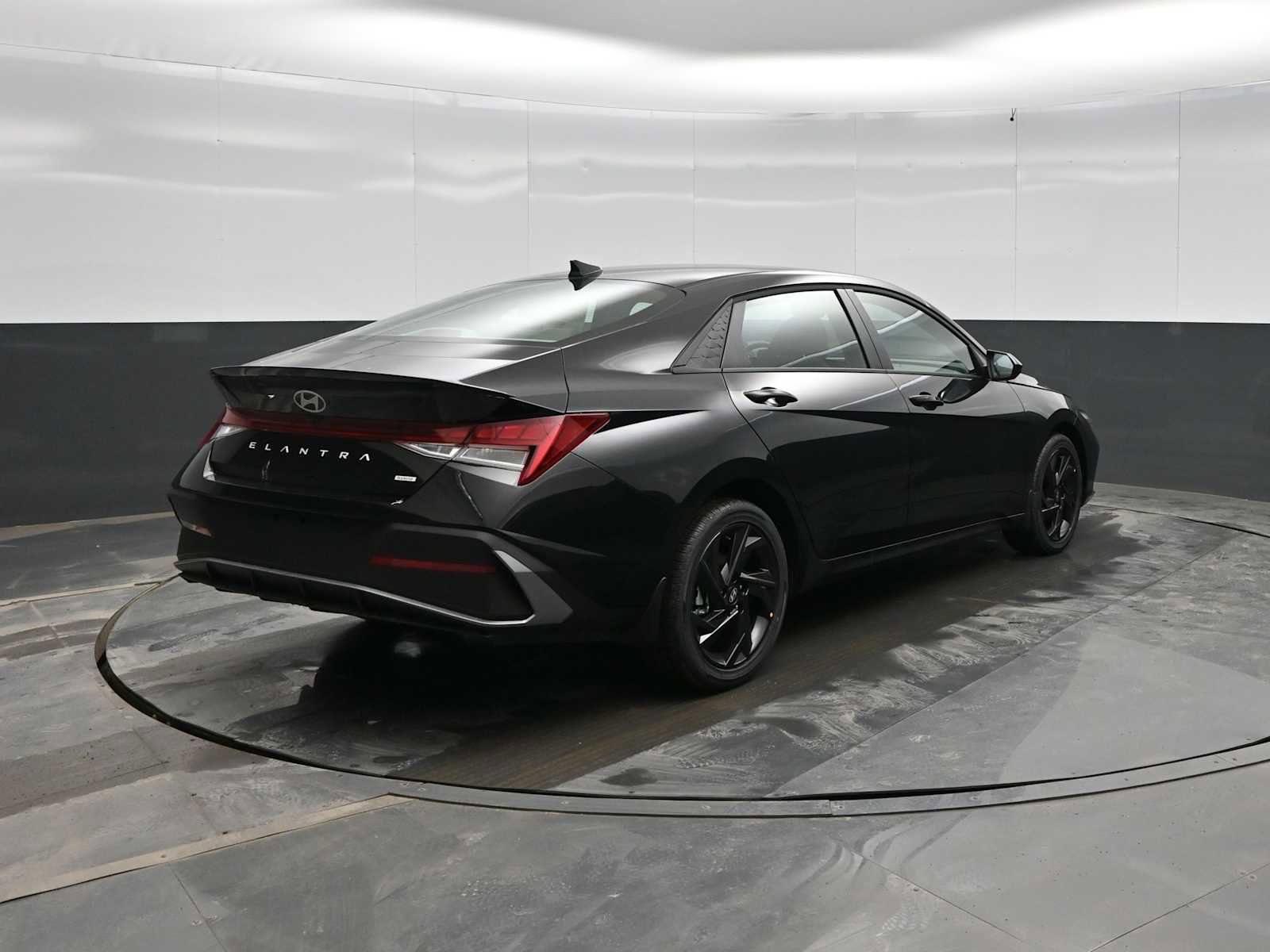 New 2026 Hyundai Elantra Sport image 8