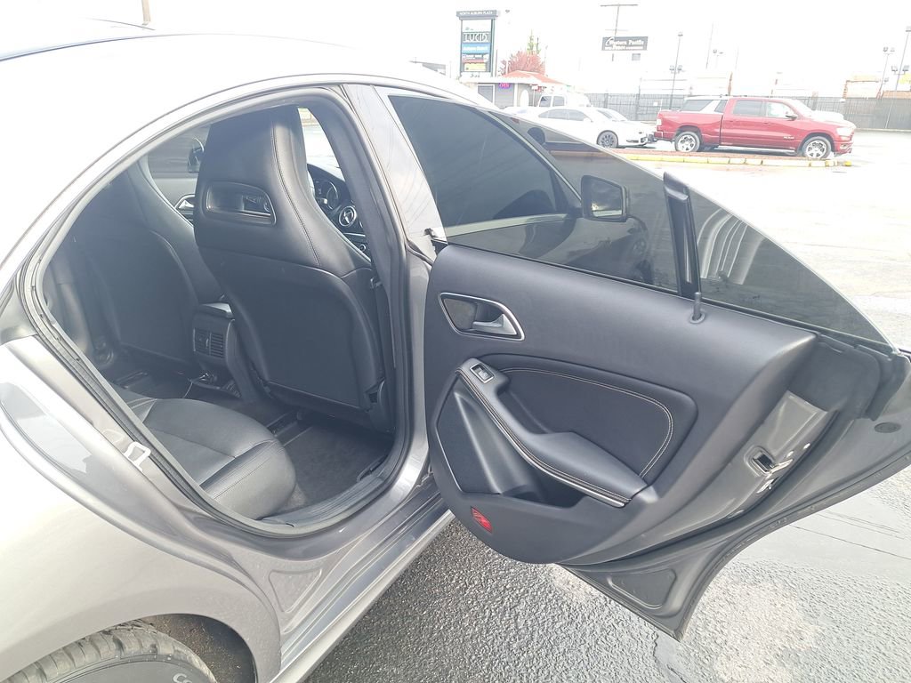 Used 2015 Mercedes-Benz CLA 250 image 14