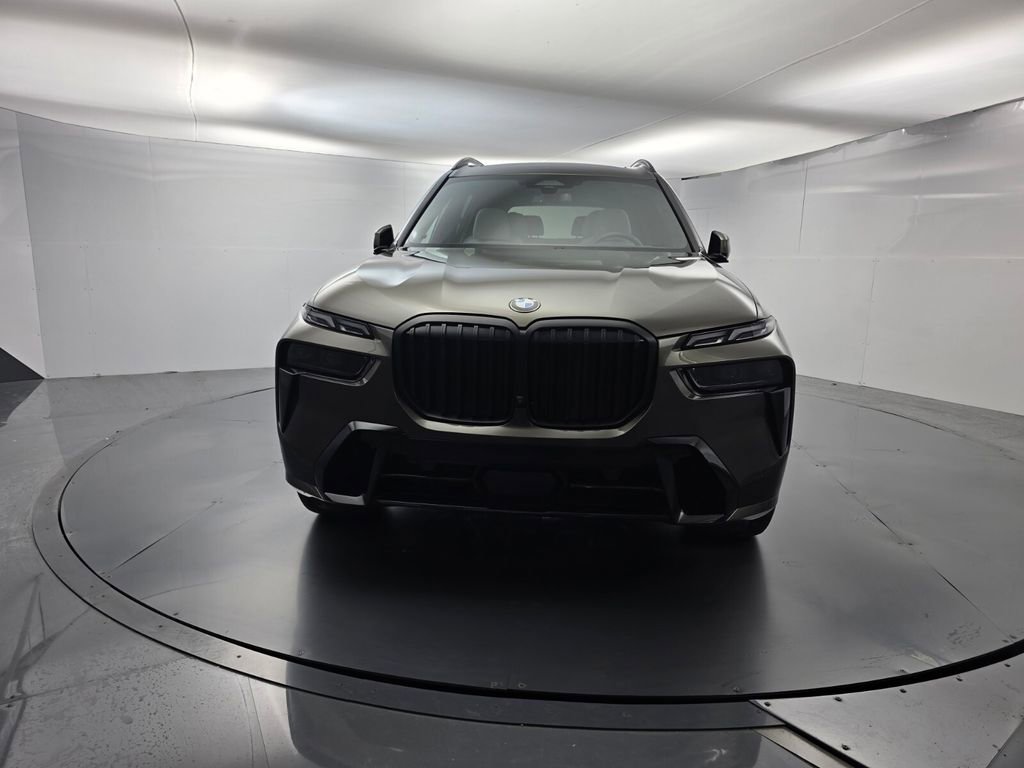 Used 2025 BMW X7 xDrive40i w/ M Sport Package AWD/4WD image 2
