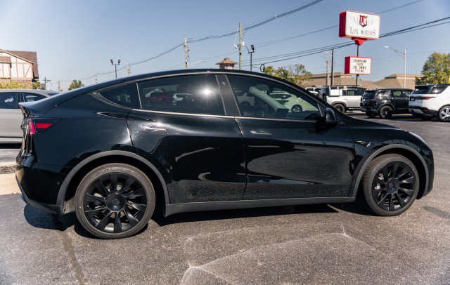 Used 2021 Tesla Model Y Long Range image 9