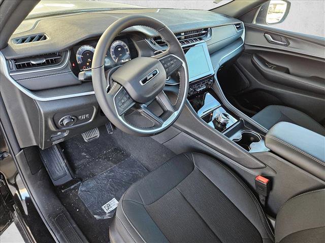 New 2025 Jeep Grand Cherokee Laredo X w/ Luxury Tech Group I image 3