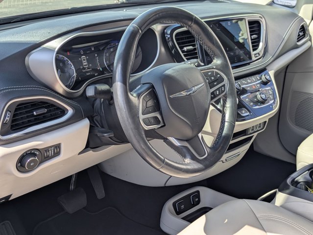 Used 2021 Chrysler Pacifica Touring-L w/ Premium & Safety Sphere Group FWD image 9