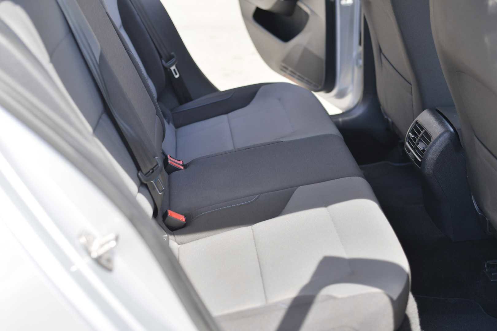 Used 2015 Volkswagen e-Golf SEL Premium image 18