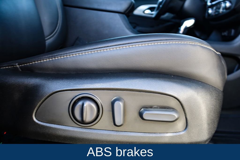 Used 2023 Chevrolet Traverse LT w/ LPO, Floor Liner Package image 16