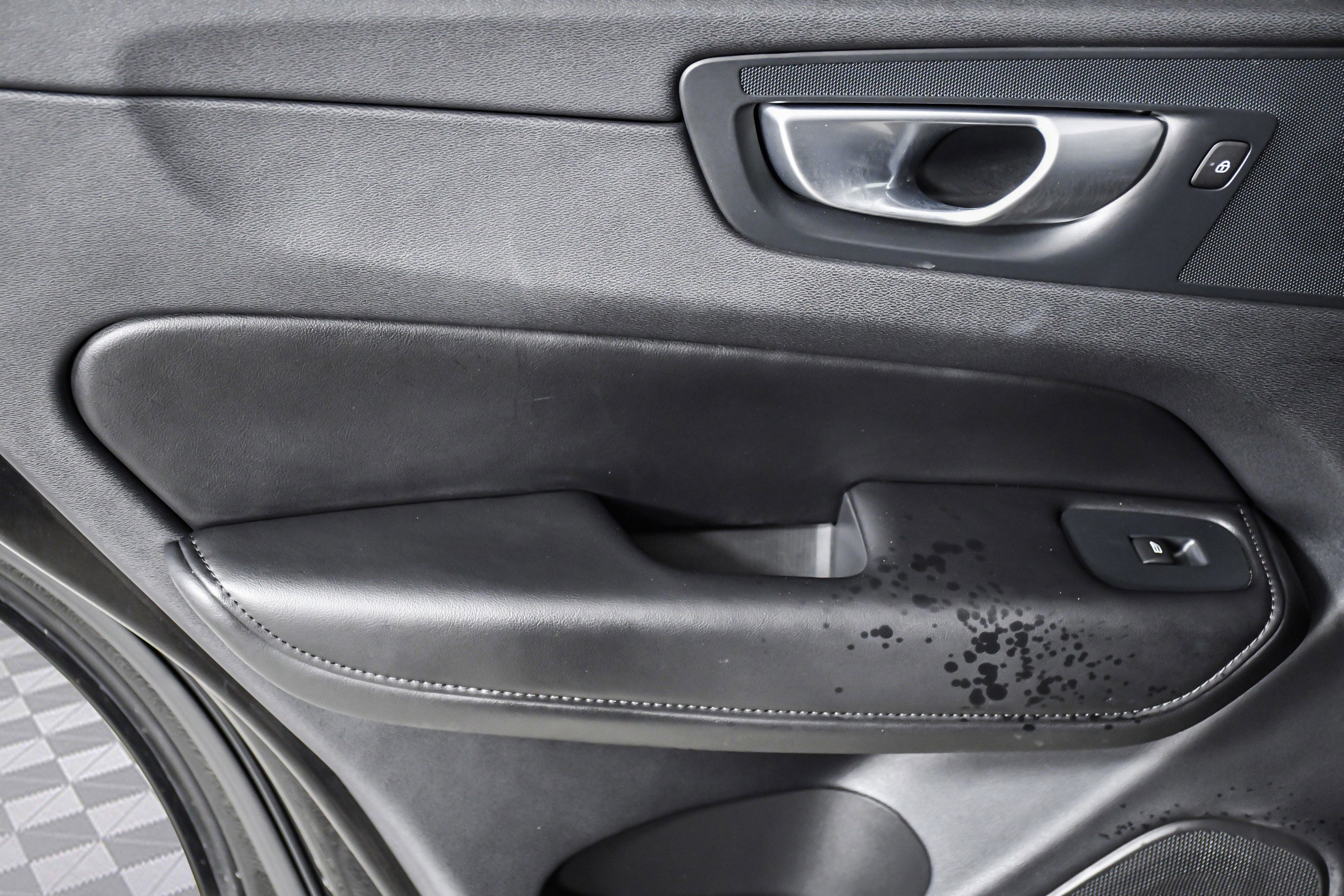 Used 2024 Volvo XC60 B5 Plus image 24