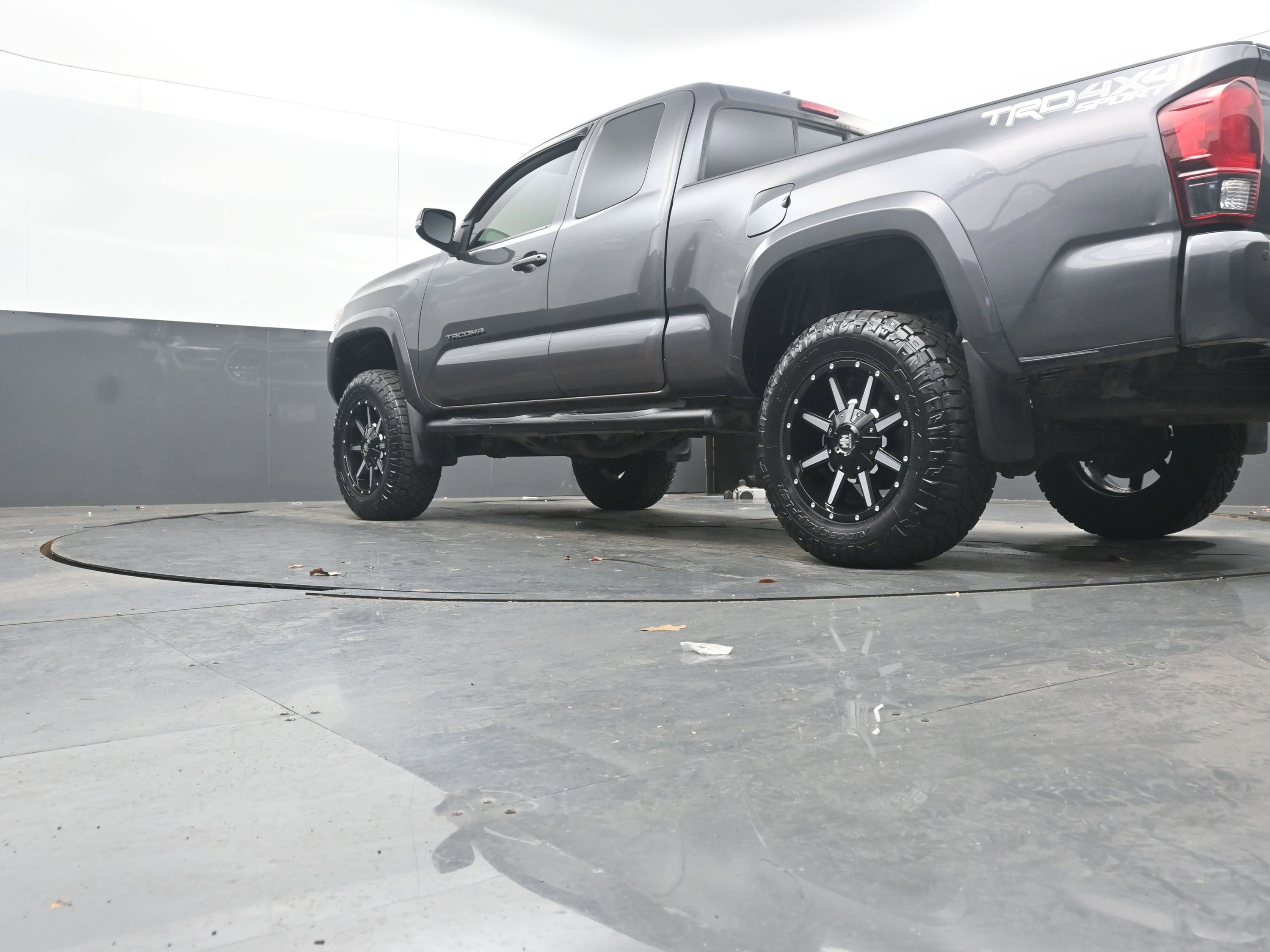 Used 2019 Toyota Tacoma TRD Sport w/ Technology Package image 23